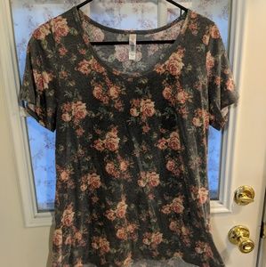 Large LuLaRoe Classic Tee